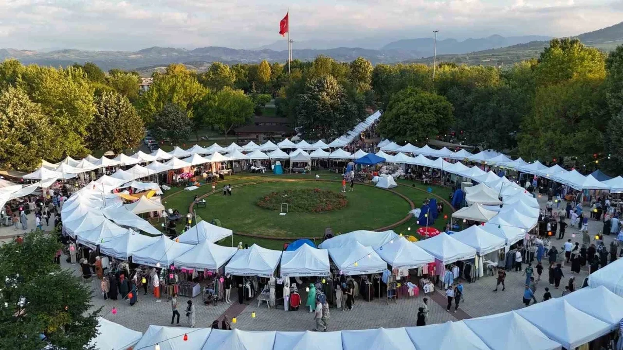 İnegöl Hanımeli Alışveriş Şenliği 219 stantla sürüyor