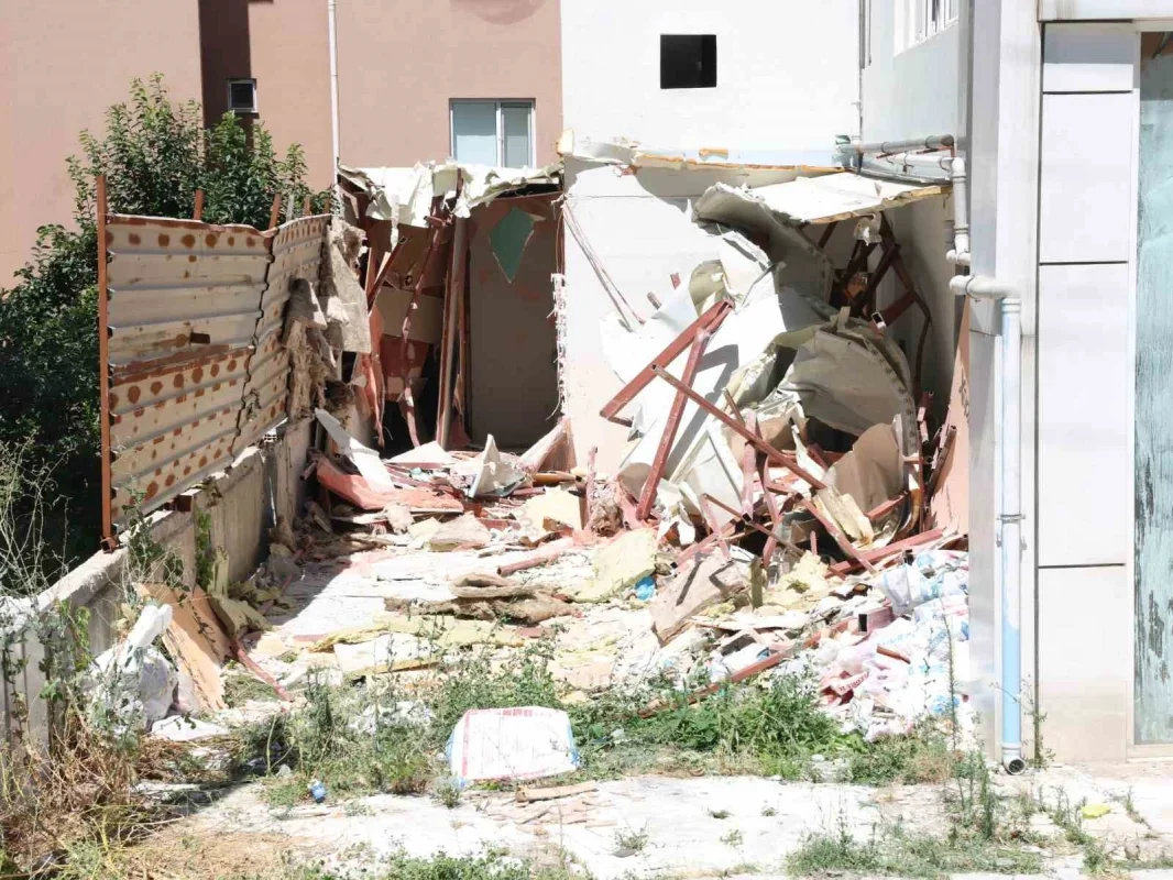 Nilüfer'de 4 kaçak yapı yıkıldı: 1.460 metrekare alan temizlendi