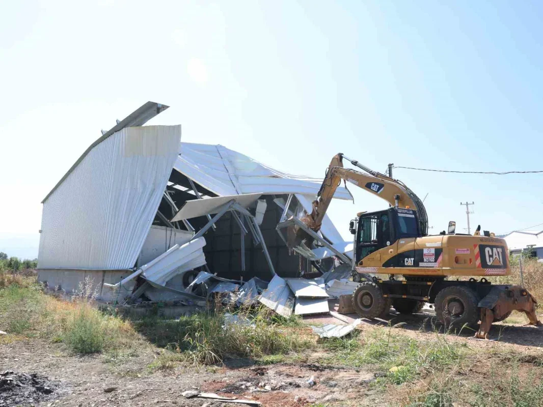 Nilüfer'de 4 kaçak yapı yıkıldı: 1.460 metrekare alan temizlendi