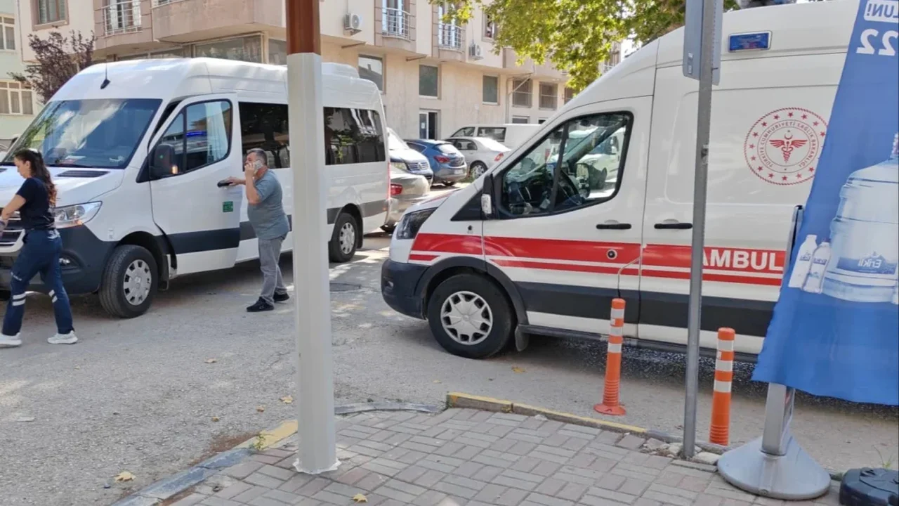Keşan'da minibüsle çarpışan motosikletli yaralandı
