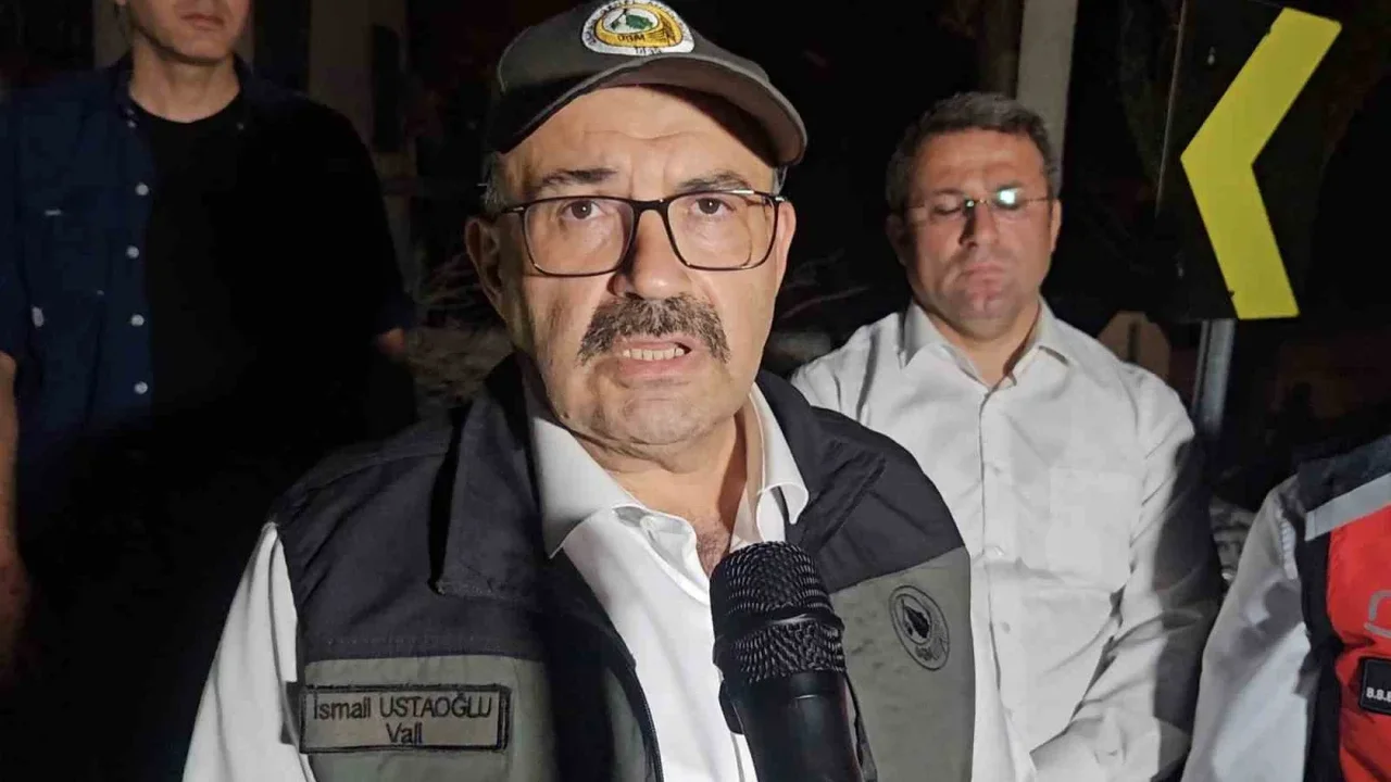 Balıkesir Valisi Ustaoğlu: Yangınla mücadelemiz devam ediyor