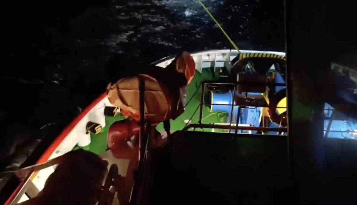 Çanakkale Boğazı'nda karaya oturan PILATUS MARINE yüzdürüldü