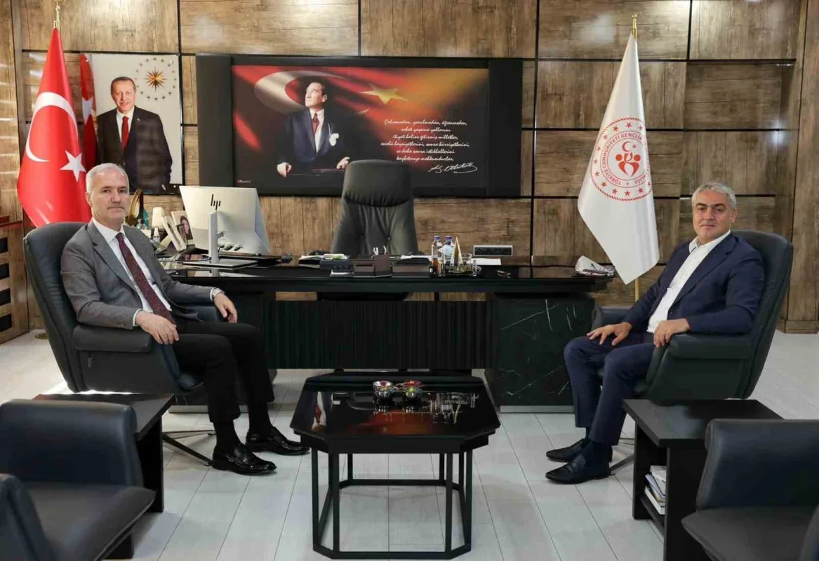 İnegöl Belediyesi eski binası gençlik merkezine dönüşüyor