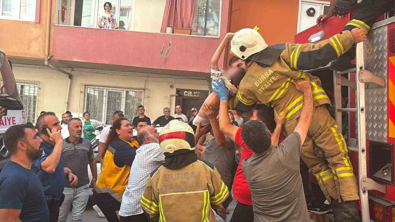 Orhangazi'de engelli çocuk yangından itfaiye ekiplerince kurtarıldı