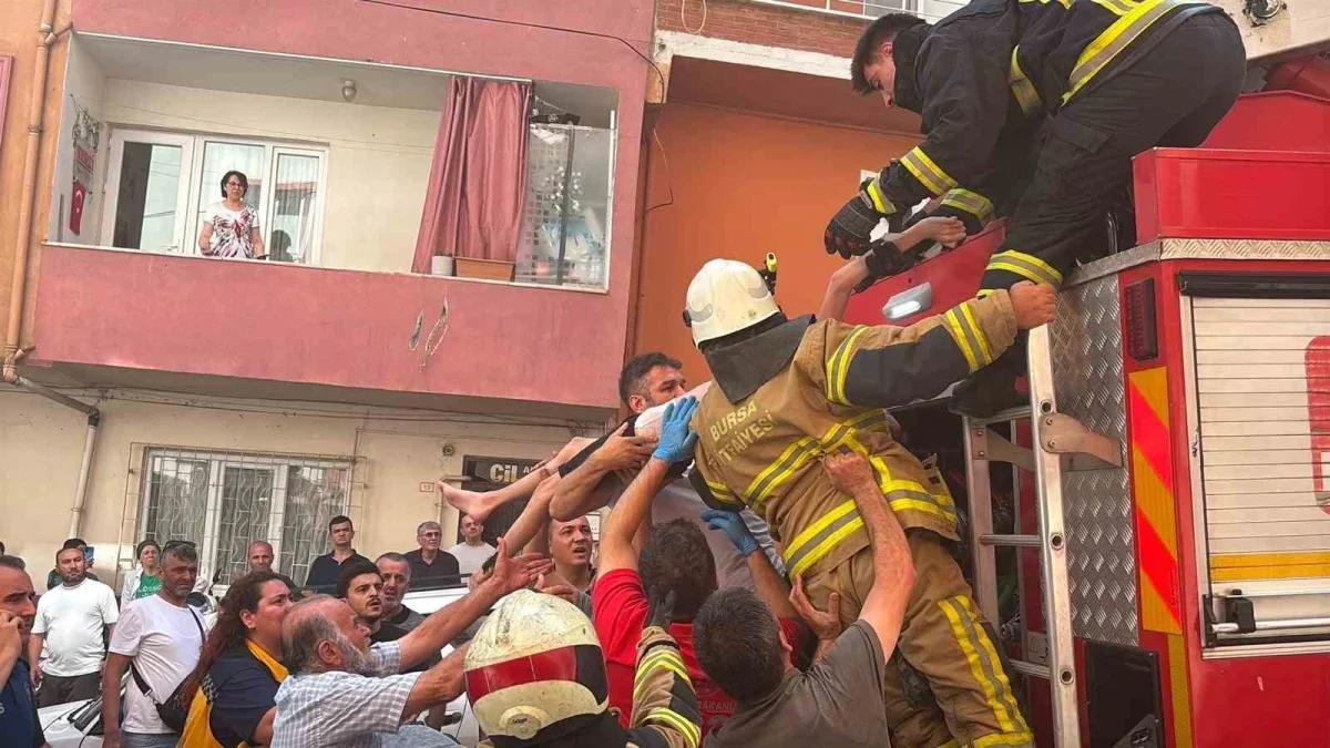 Orhangazi'de engelli çocuk yangından itfaiye ekiplerince kurtarıldı