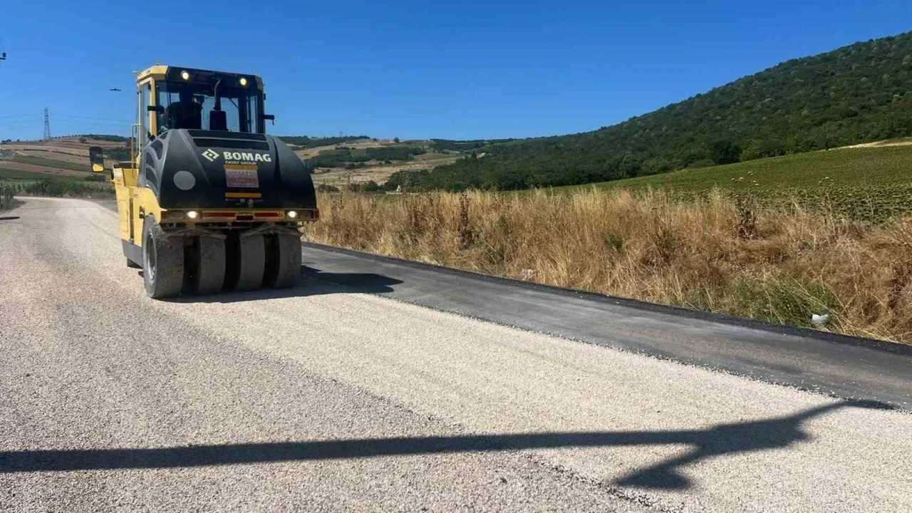 Karacabey ve Mustafakemalpaşa'da 25 kilometrelik yol yenileniyor