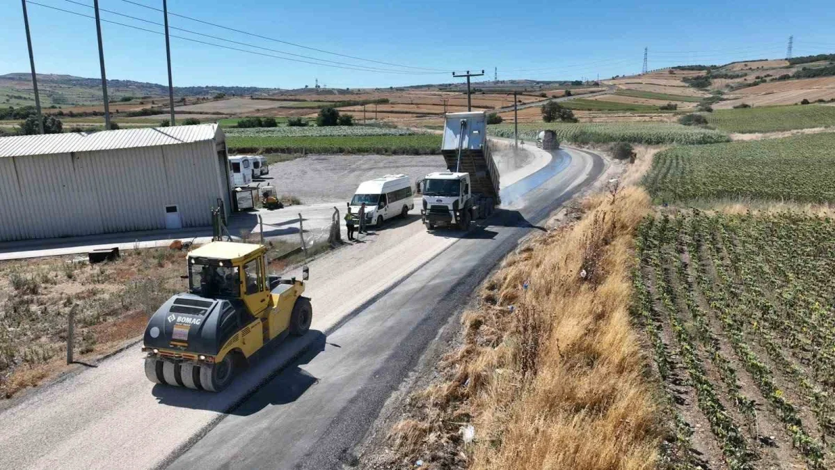 Karacabey ve Mustafakemalpaşa'da 25 kilometrelik yol yenileniyor