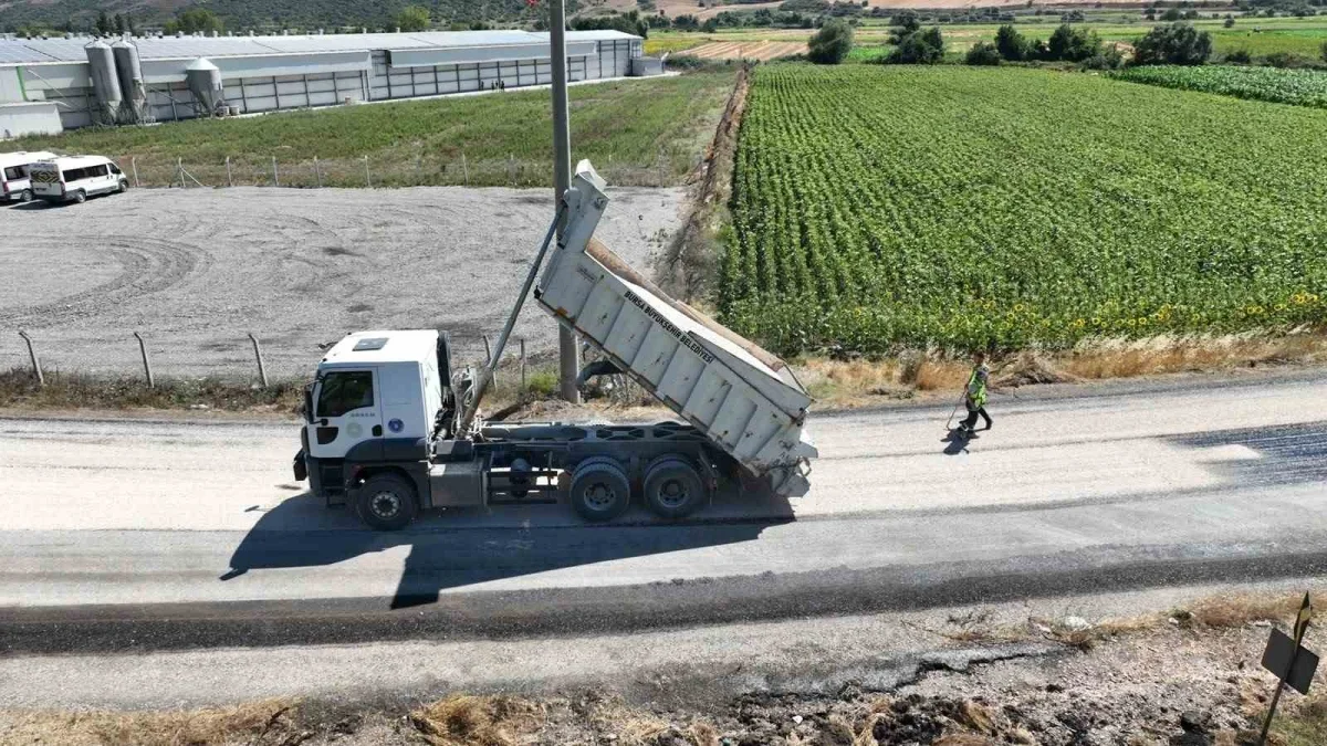 Karacabey ve Mustafakemalpaşa'da 25 kilometrelik yol yenileniyor