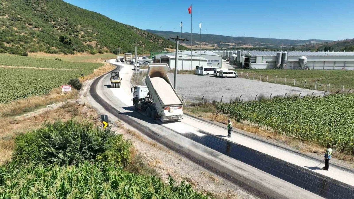 Karacabey ve Mustafakemalpaşa'da 25 kilometrelik yol yenileniyor