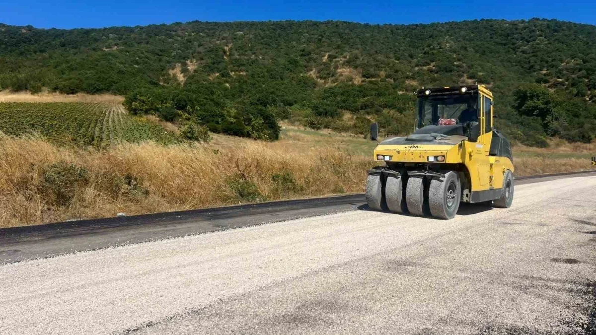 Karacabey ve Mustafakemalpaşa'da 25 kilometrelik yol yenileniyor