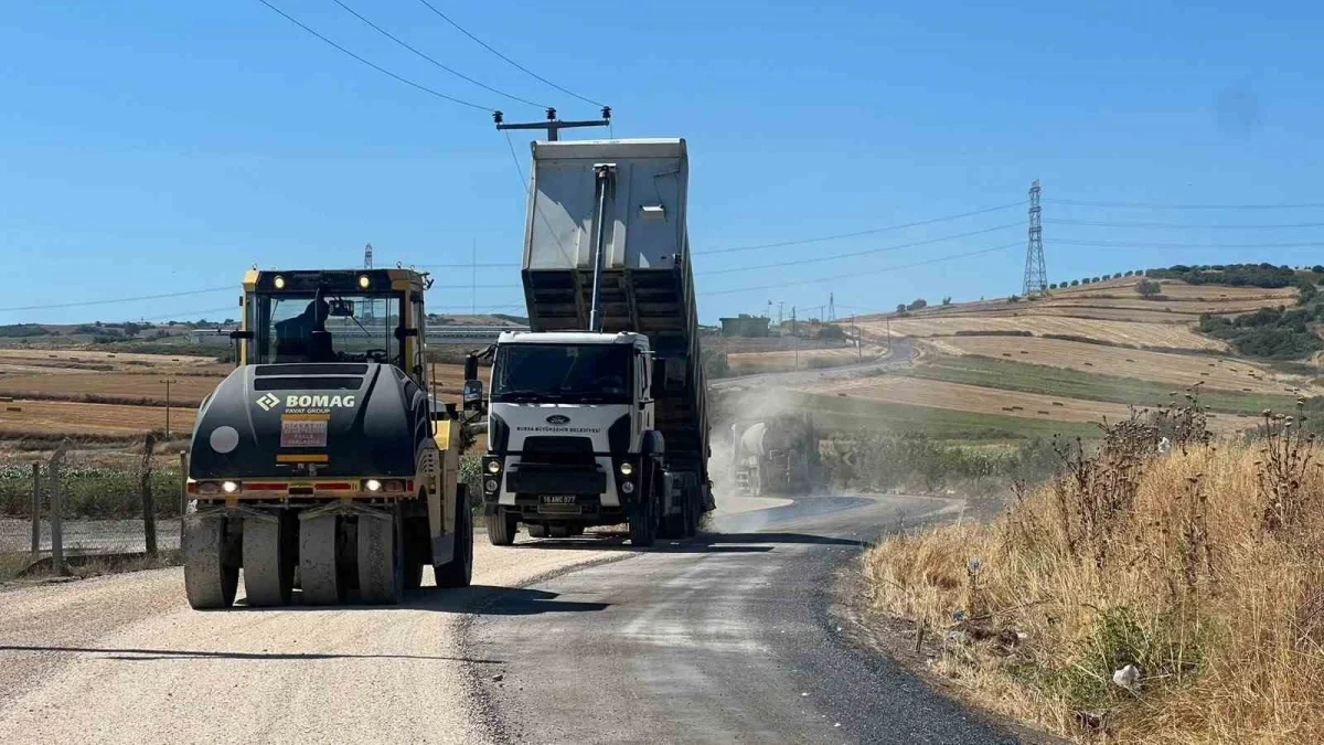 Karacabey ve Mustafakemalpaşa'da 25 kilometrelik yol yenileniyor