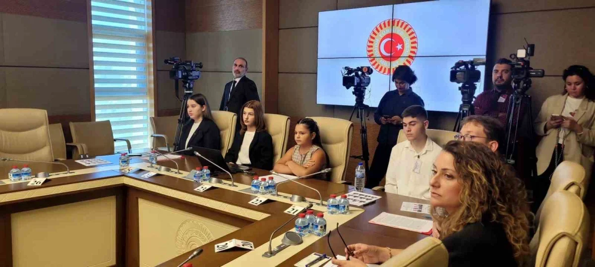 Öğrencilerden okullarda akıllı telefon yasağı talebi