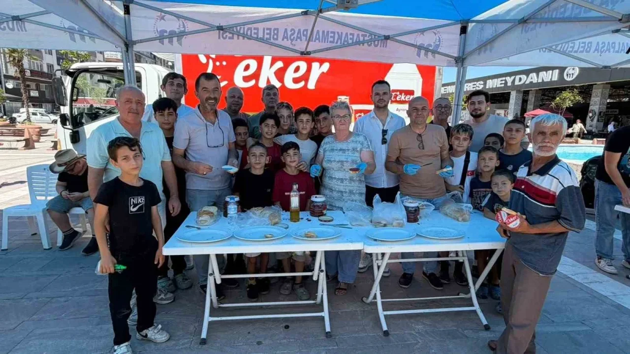 Mustafakemalpaşa'da Salçalı Ekmek Etkinliği Yoğun İlgi Gördü