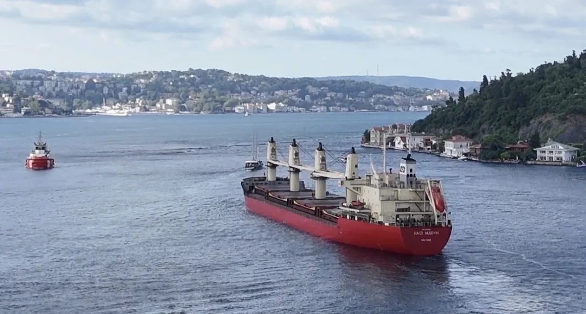 İstanbul Boğazı'nda gemi trafiği arıza yapan gemi nedeniyle durdu