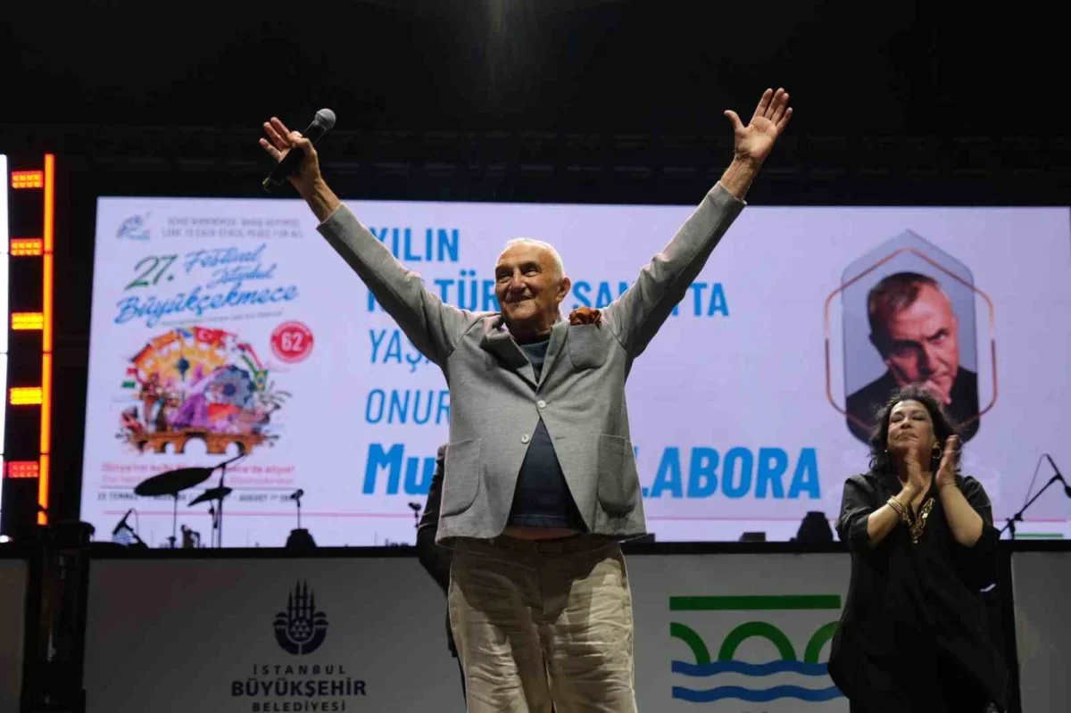 Selma Güneri ve Mustafa Alabora'ya Büyükçekmece'de onur ödülü