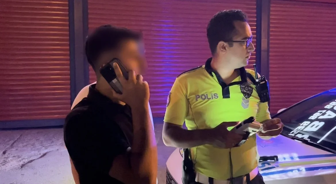 Polisin gözü önünde alkollü sürücü müşterinin aracıyla yakalandı
