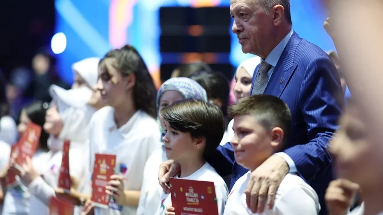 TÜGVA Bursa'dan Erdoğan'lı yaz okulu buluşmasına rekor katılım