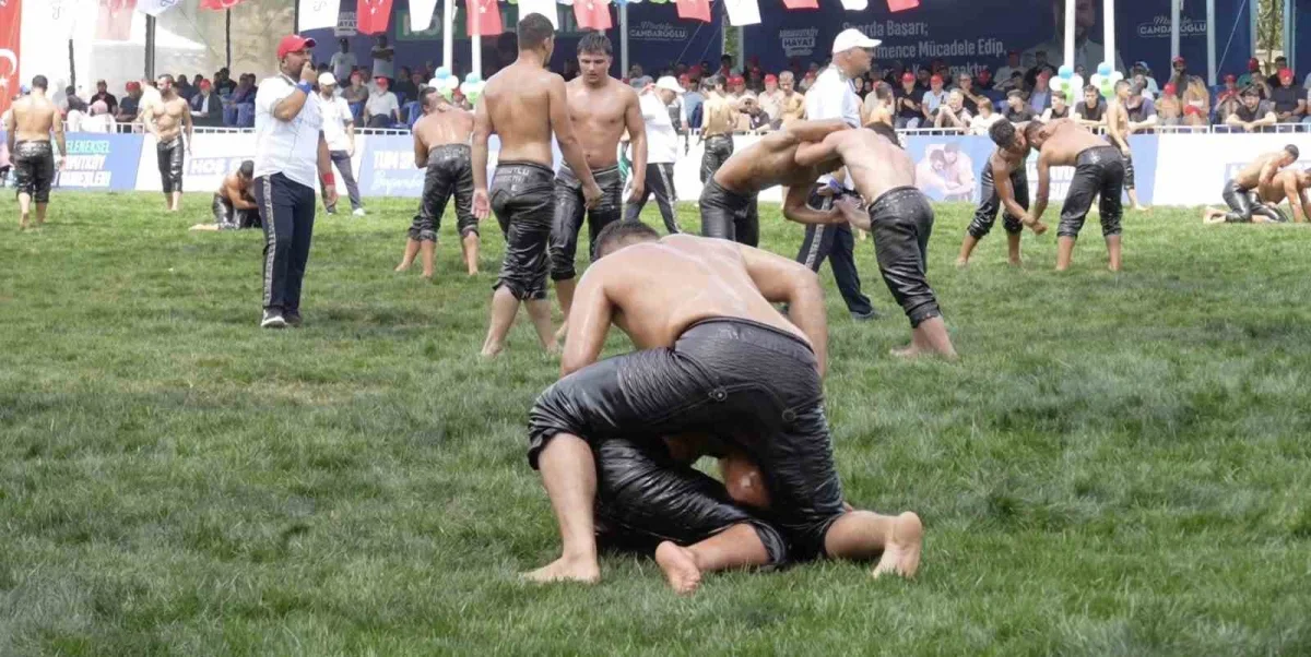 Arnavutköy'de 11. Geleneksel Yağlı Güreşler Dursunköy'de yapıldı