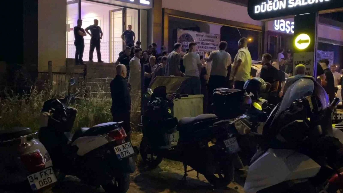 İnegöl'de düğünde bıçaklı kavga: 3 kişi yaralandı