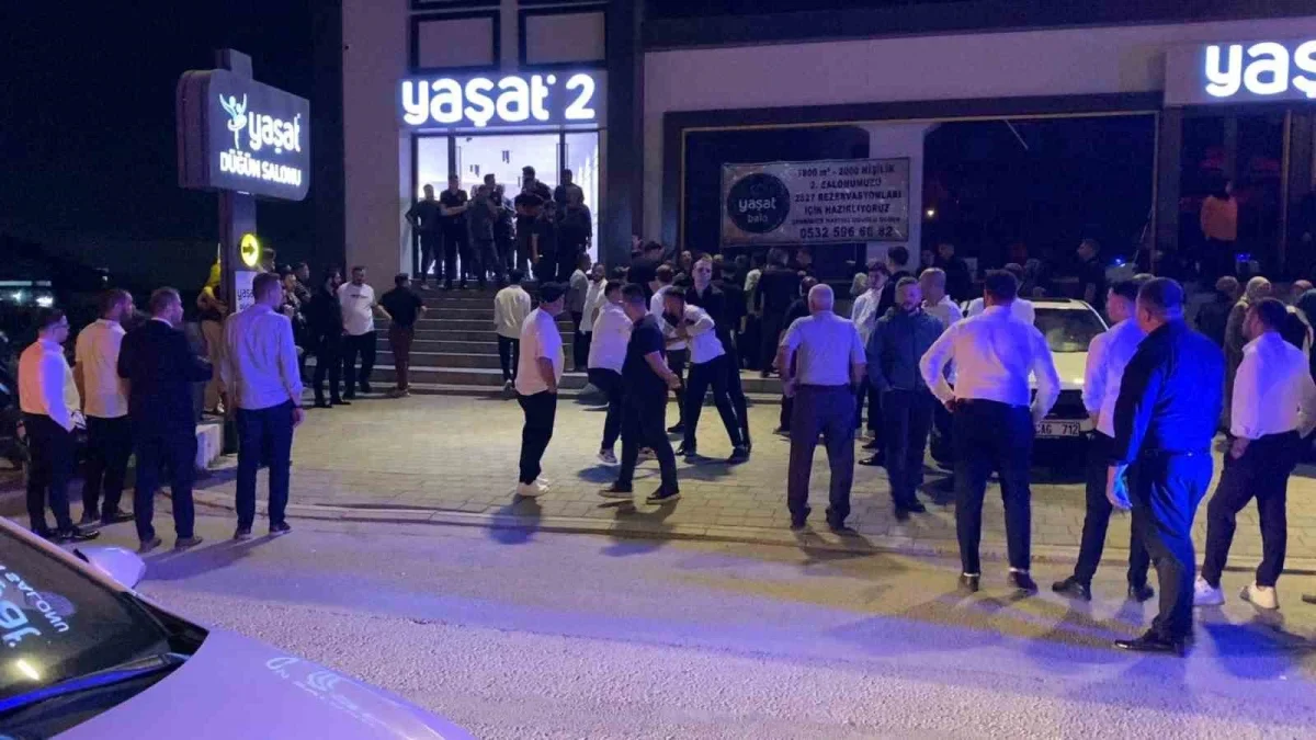 İnegöl'de düğünde bıçaklı kavga: 3 kişi yaralandı