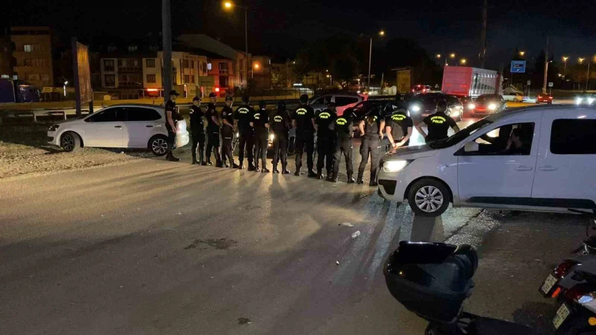 İnegöl'de düğünde bıçaklı kavga: 3 kişi yaralandı