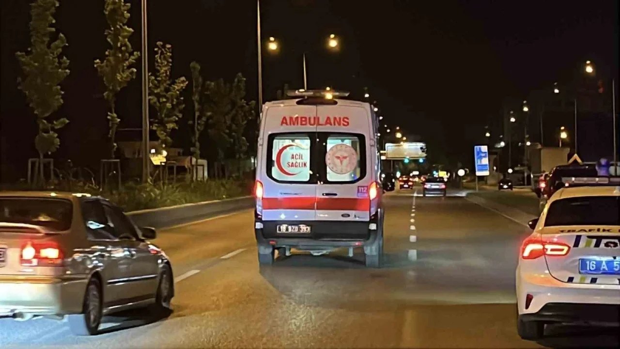 Bursa'da ters yöne giren otomobil çarpıştı: 7 yaralı