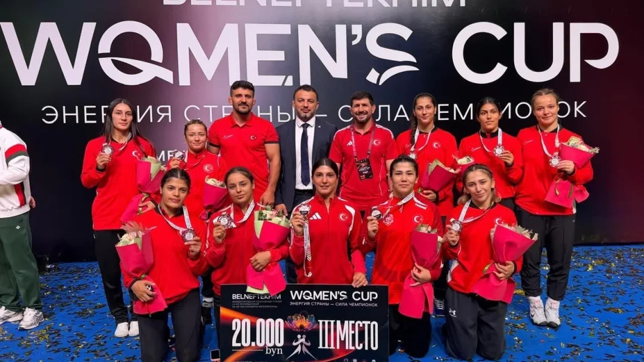 Kadın Güreş Milli Takımı Belarus'ta takım halinde 3. oldu