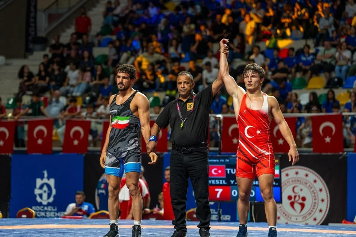 Kocaeli'de güreş turnuvasında Türk sporcular 27 madalya kazandı