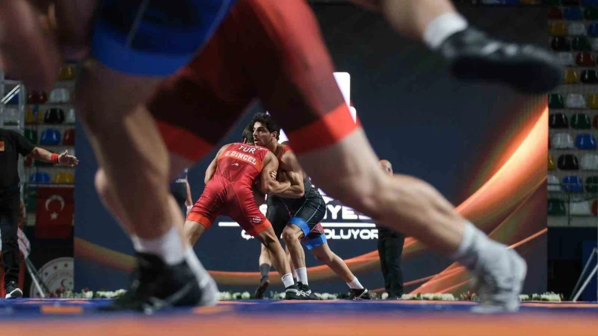 Kocaeli'de güreş turnuvasında Türk sporcular 27 madalya kazandı