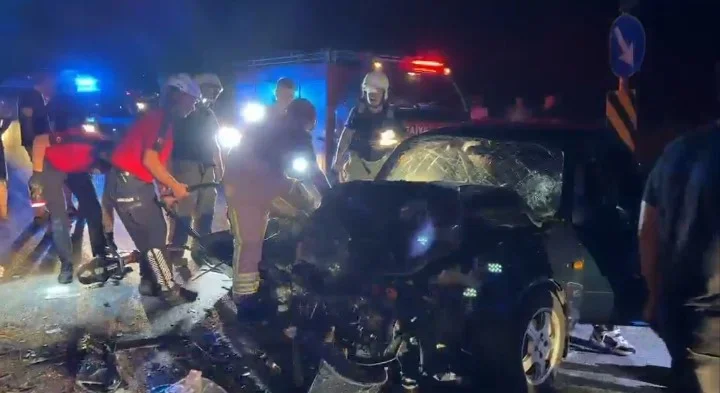 Bursa İznik'te kafa kafaya çarpışma: 5 yaralı, 2 ölü