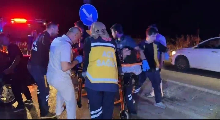 Bursa İznik'te kafa kafaya çarpışma: 5 yaralı, 2 ölü