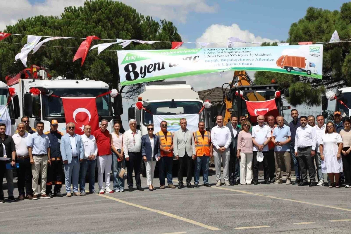 Büyükçekmece Belediyesi araç filosuna 8 yeni iş makinesi ekledi