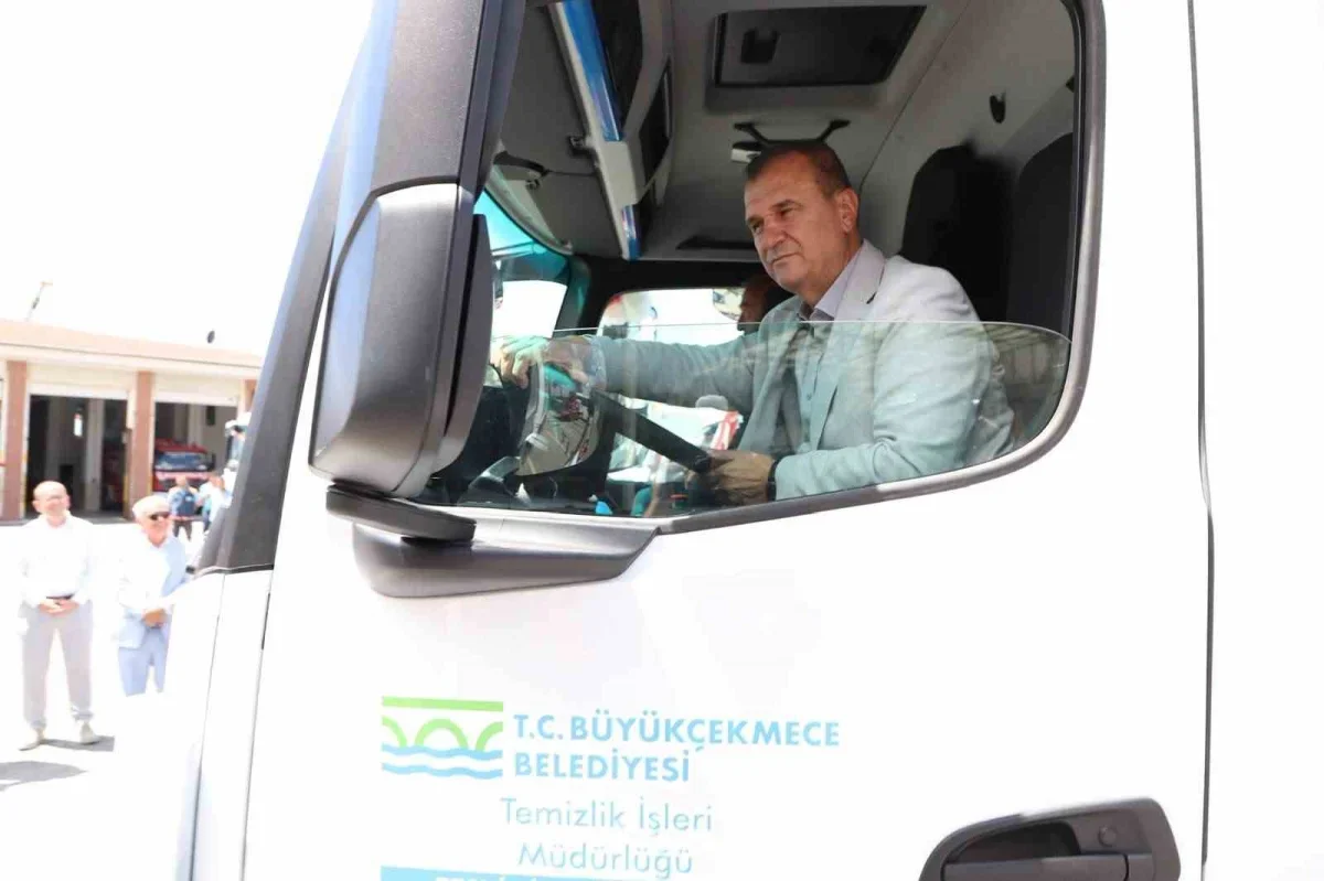 Büyükçekmece Belediyesi araç filosuna 8 yeni iş makinesi ekledi