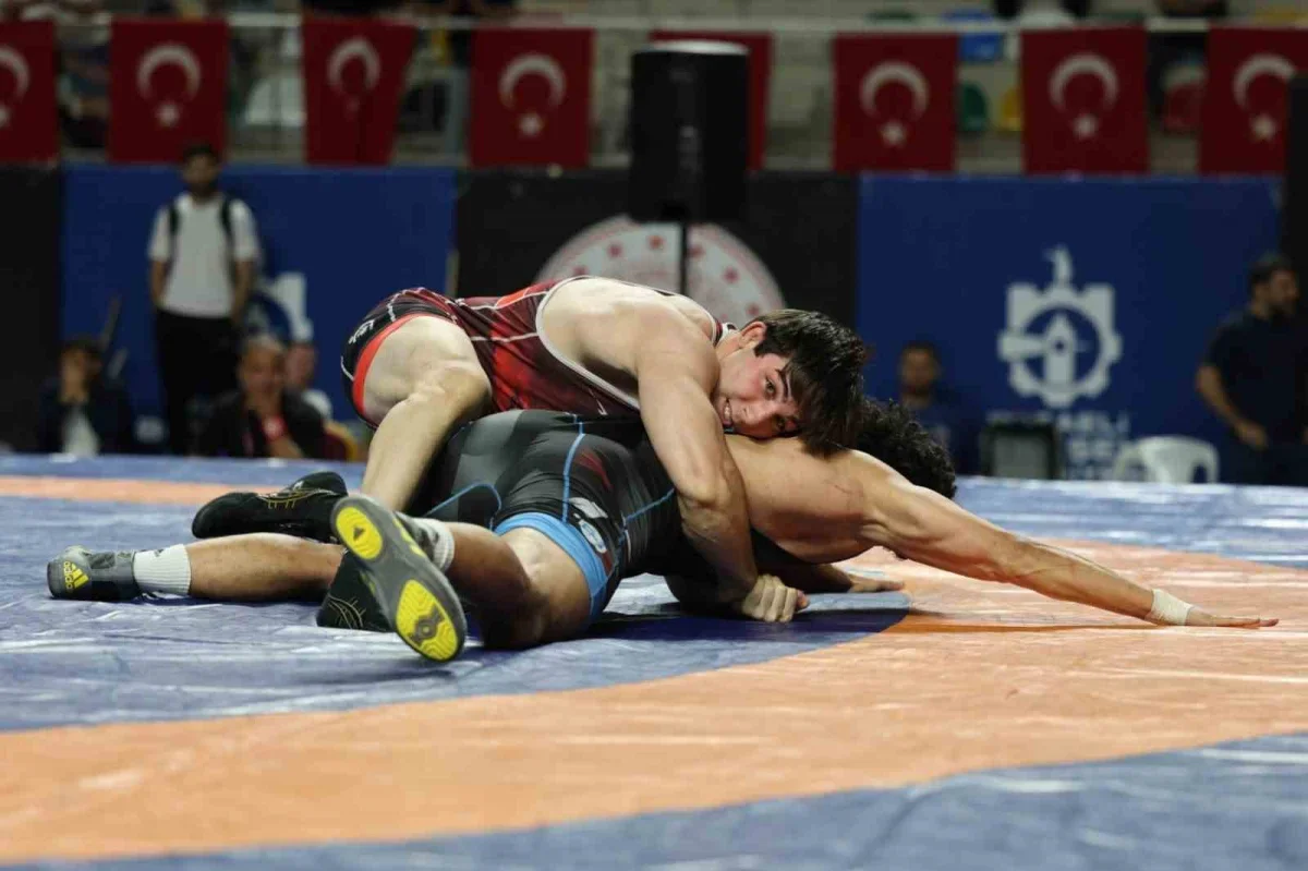 Kocaeli'deki uluslararası güreş turnuvasında Türkiye zirvede
