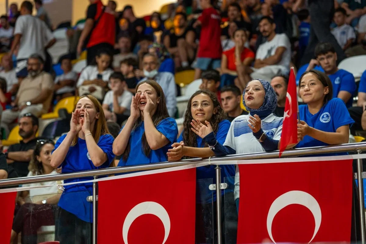 Kocaeli'deki uluslararası güreş turnuvasında Türkiye zirvede
