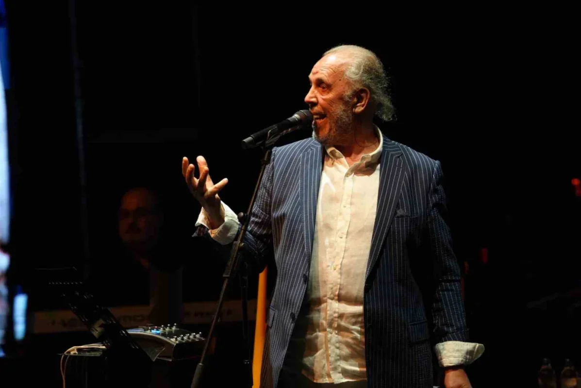 Fatih Erkoç, Bursa Festivali'nde açıkhavada unutulmaz gece yaşattı