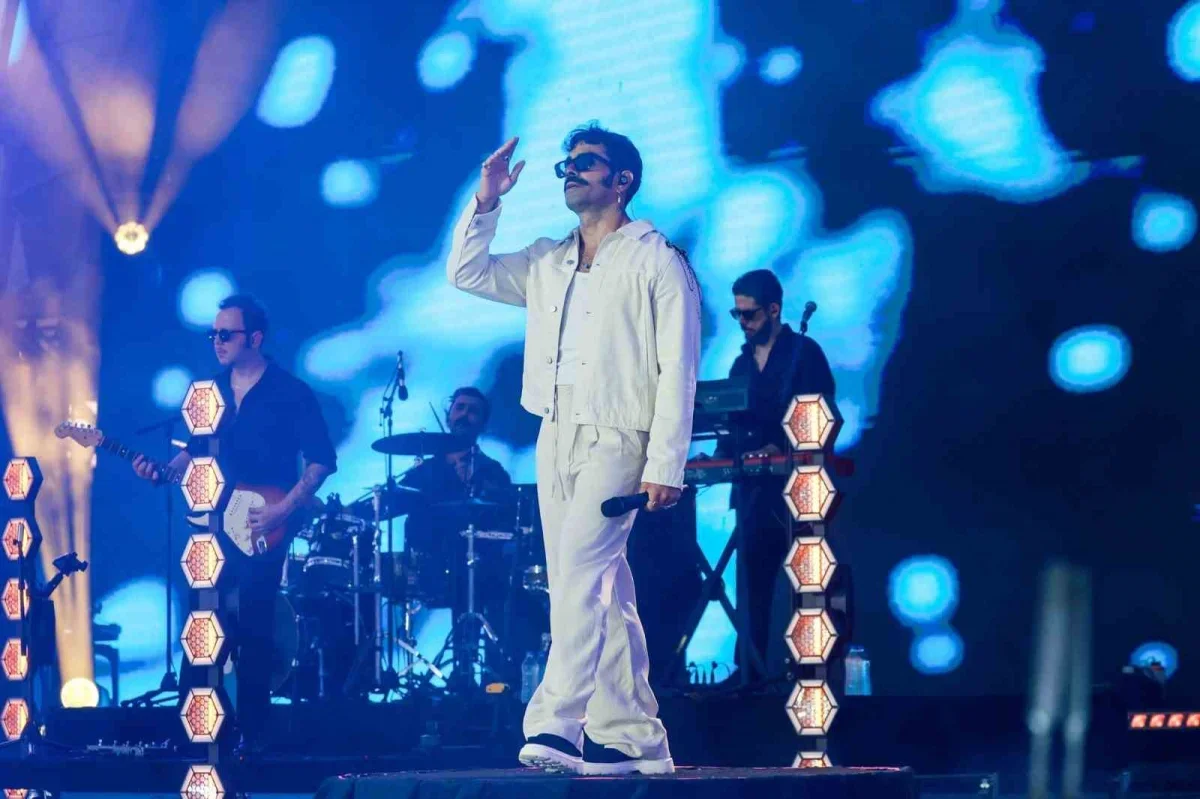 İstanbul Festivali'nde Ajda Pekkan ve Gökhan Türkmen sahnedeydi