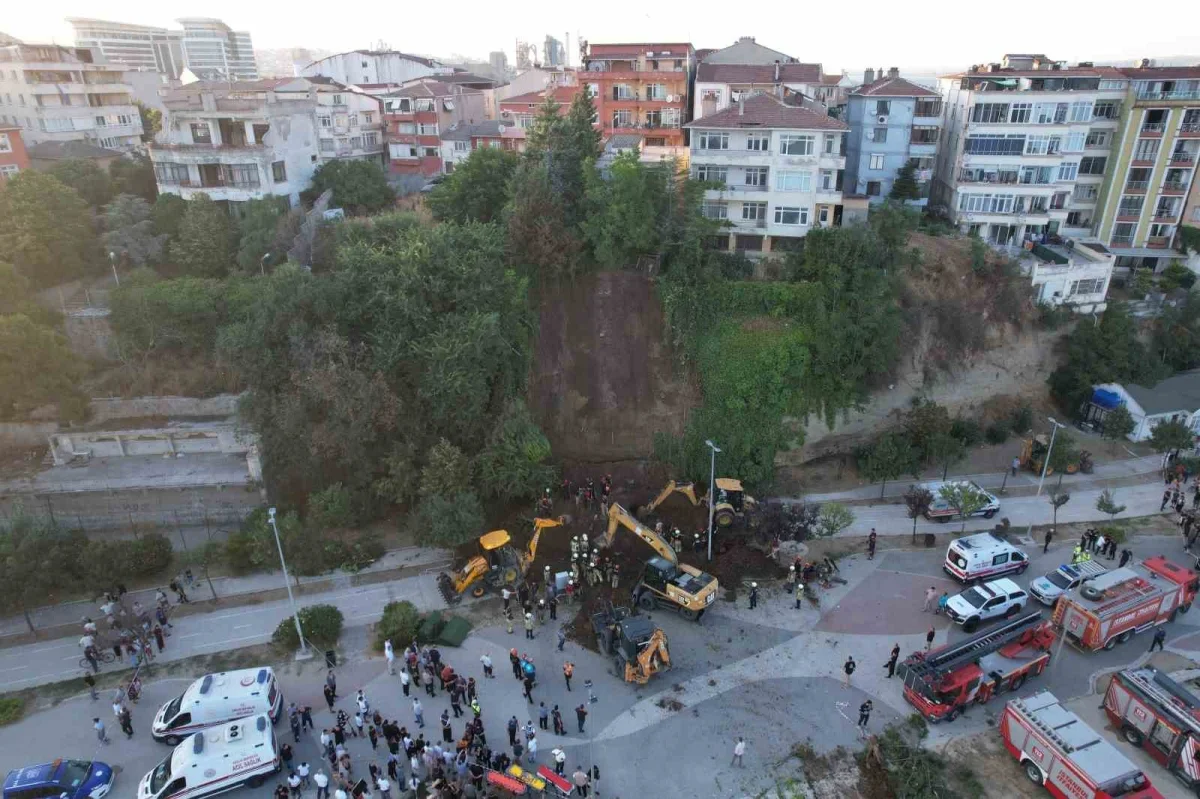 Büyükçekmece'de göçük altında kaldığı iddiasıyla arama sürüyor