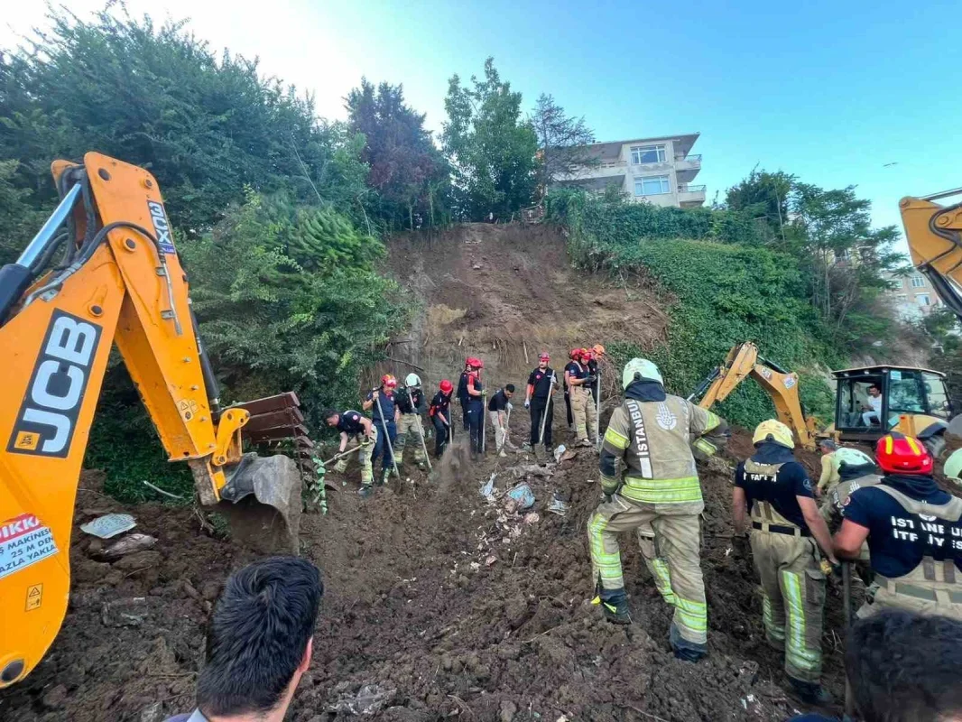 Büyükçekmece'de göçük altında kaldığı iddiasıyla arama sürüyor