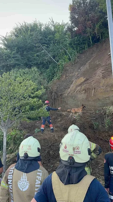 Büyükçekmece'de göçük altında kaldığı iddiasıyla arama sürüyor