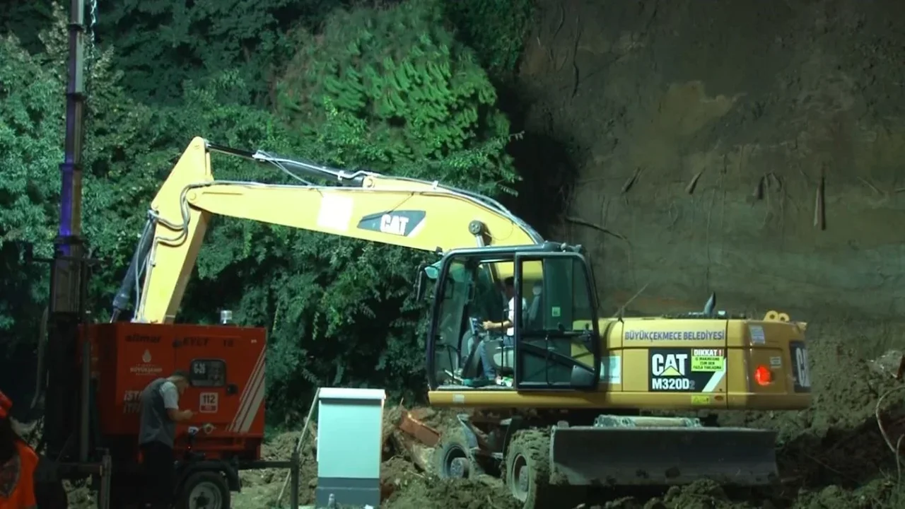 Büyükçekmece'de toprak kayması sonrası arama çalışmaları tamamlandı