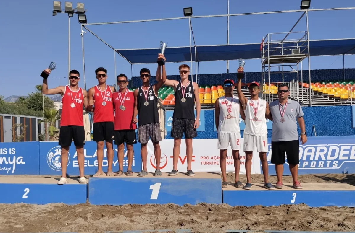 Alanya'da Pro Açık ve U20 Plaj Voleybolu Şampiyonları belli oldu