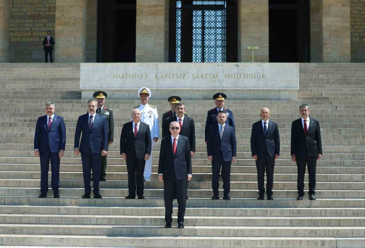 Erdoğan ve YAŞ üyeleri Anıtkabir'i ziyaret etti