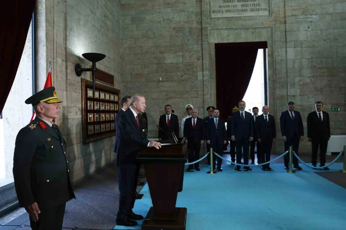 Erdoğan ve YAŞ üyeleri Anıtkabir'i ziyaret etti