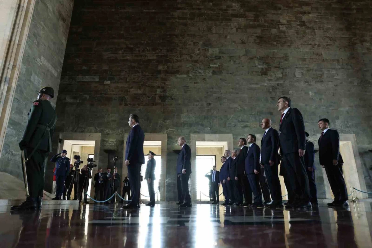 Erdoğan ve YAŞ üyeleri Anıtkabir'i ziyaret etti