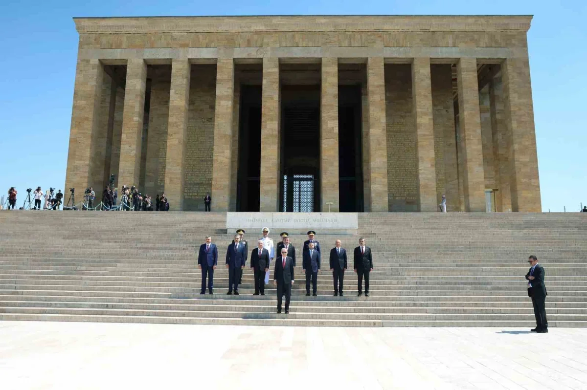 Erdoğan ve YAŞ üyeleri Anıtkabir'i ziyaret etti