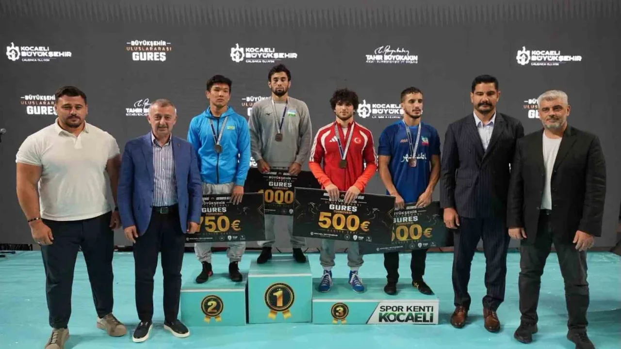 Bursa Büyükşehir Belediyespor madalyaları topluyor