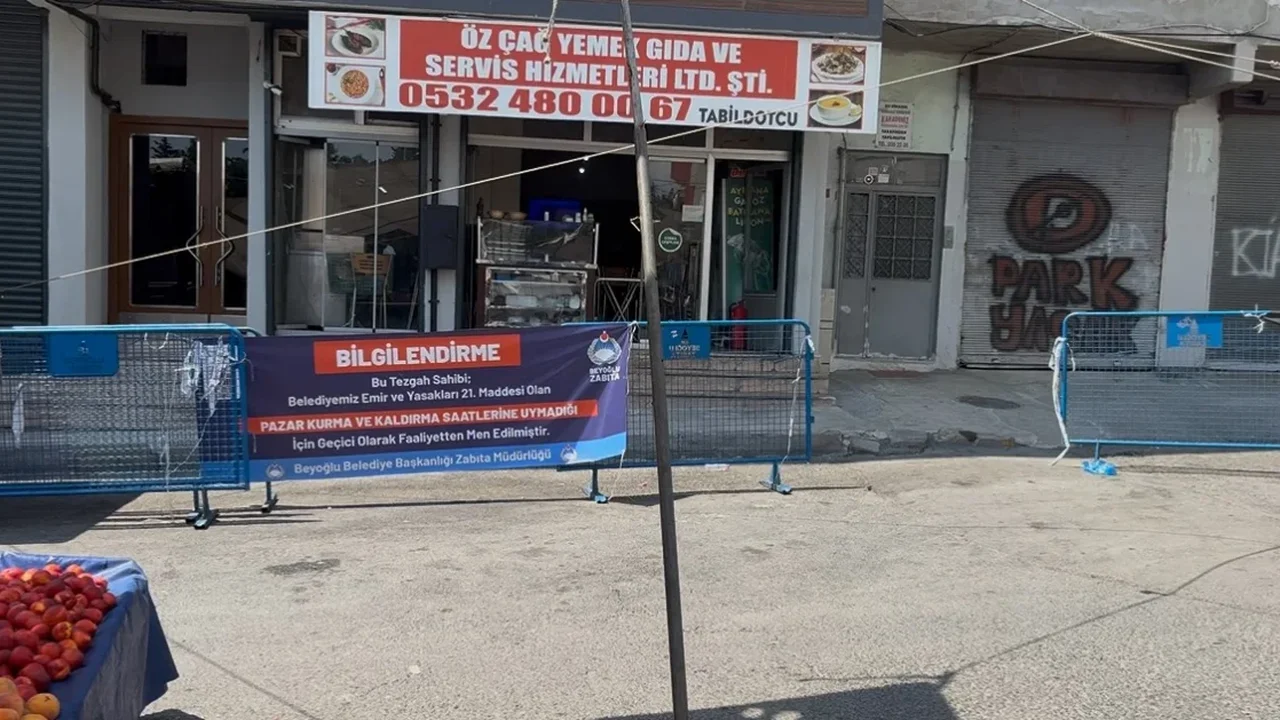 Beyoğlu'nda armut tartışması: Pazarcı müşterinin başına kalas fırlattı