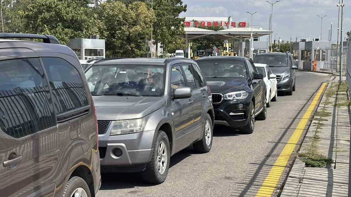 Gurbetçilerin Avrupa'ya dönüş yolculuğunda Kapıkule yoğunluğu