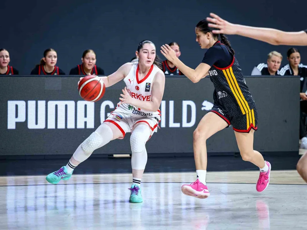 16 Yaş Altı Yıldız Kız Milli Takımı Almanya'yı 67-48 yendi